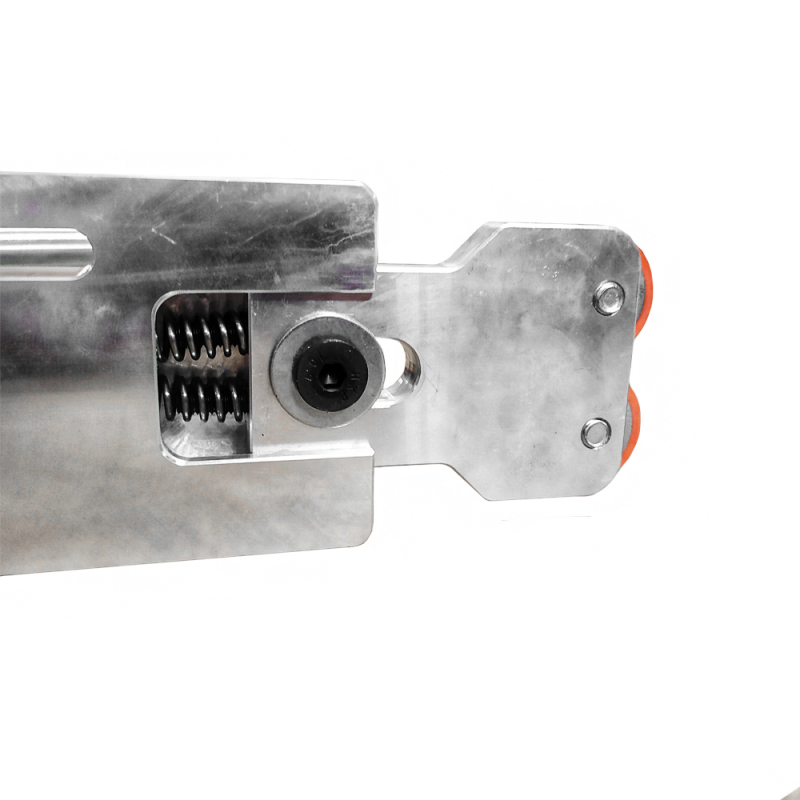 Narrow workpiece feeder for edge banding machine