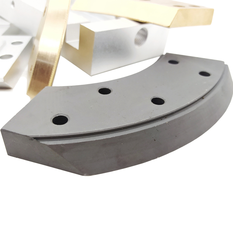 Inclined trimmer platform for edge banding machine