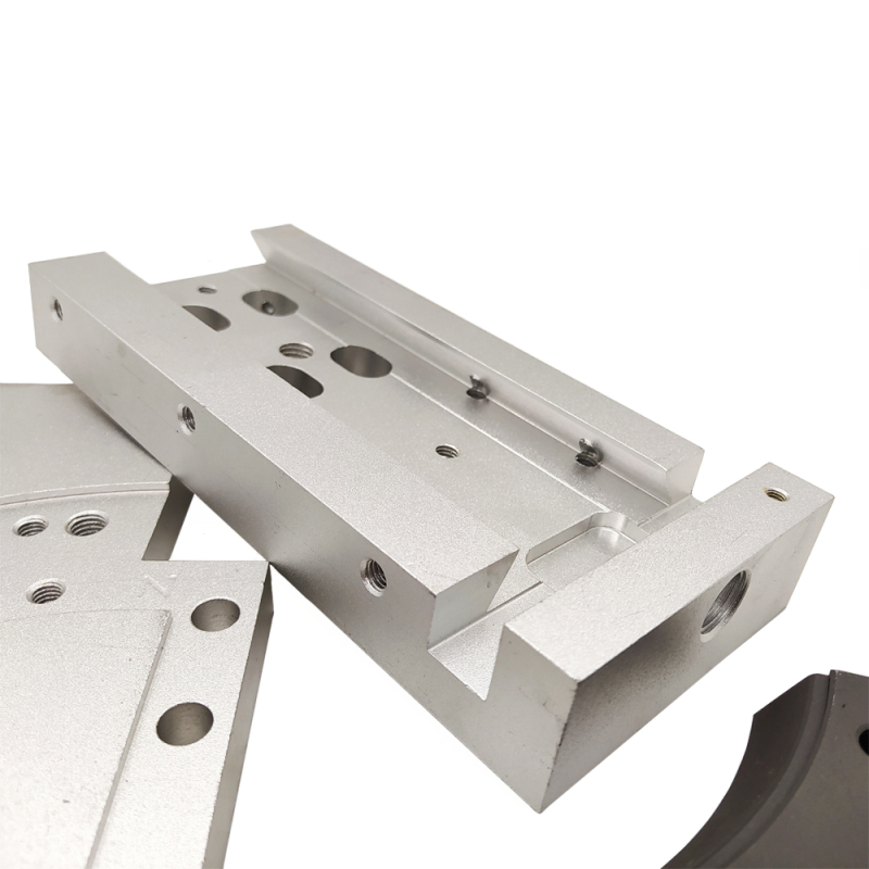 Inclined trimmer platform for edge banding machine
