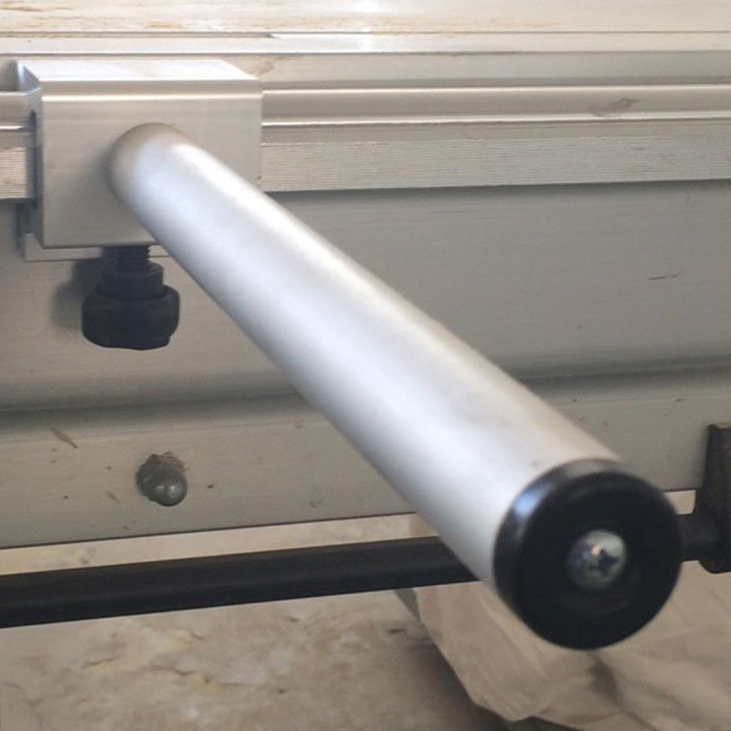Side handle carriage of sliding table saw
