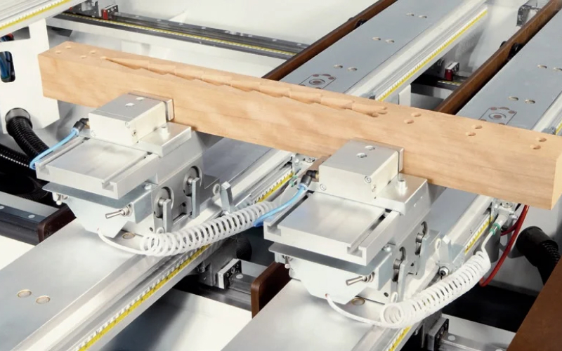 Quick-change clamps for fixing straight wooden workpieces