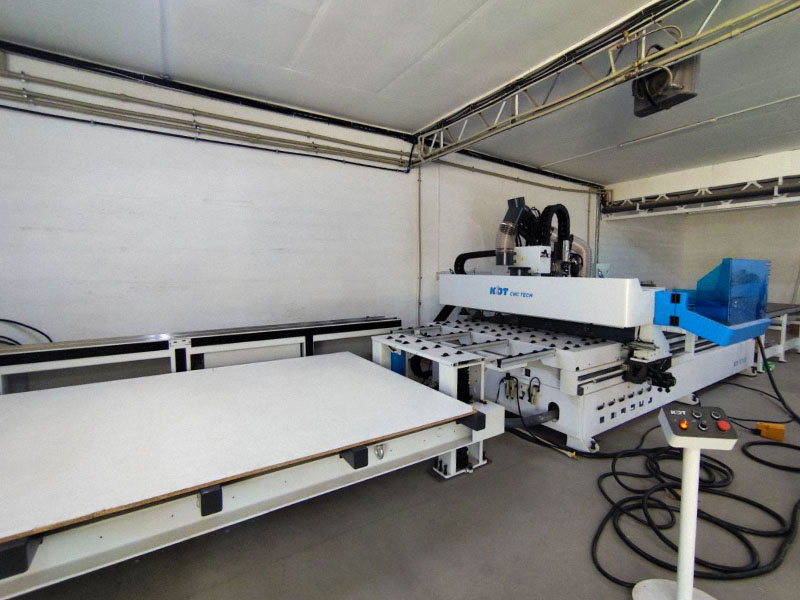 Automated line for cutting sheet materials