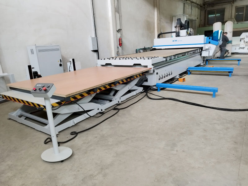 Automatic cutting line based on KN-3713D CNC machining center