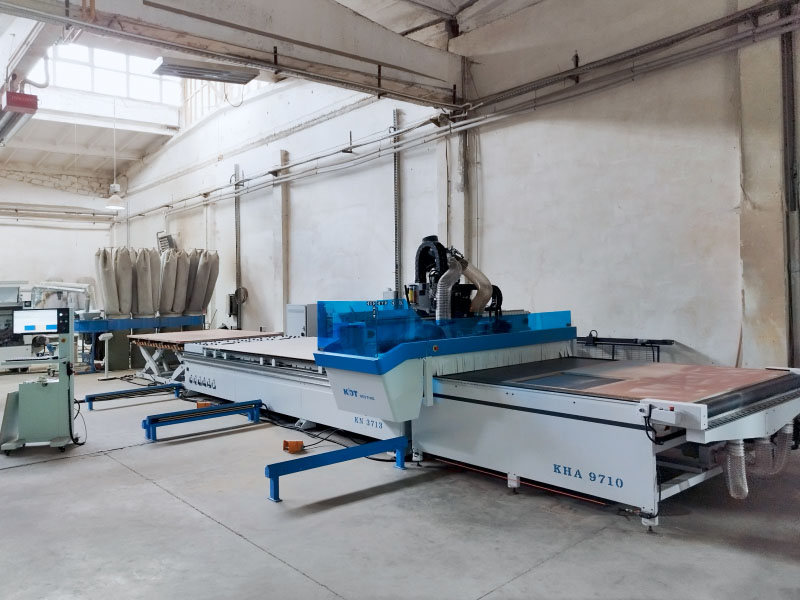 Automatic cutting line based on KN-3713D CNC machining center