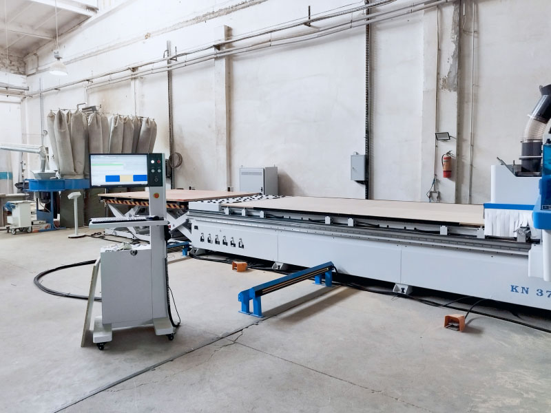 Automatic cutting line based on KN-3713D CNC machining center