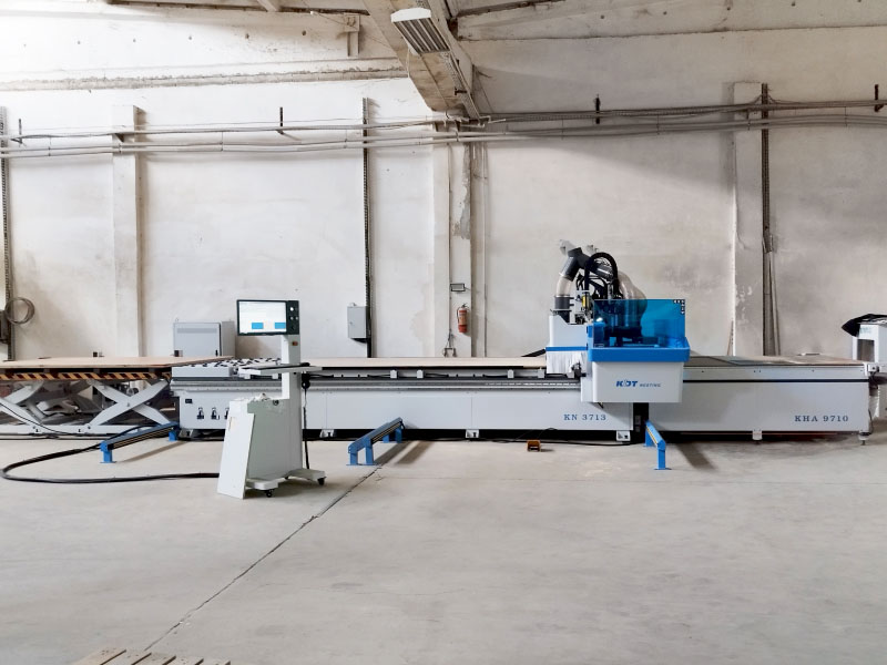 Automatic cutting line based on KN-3713D CNC machining center