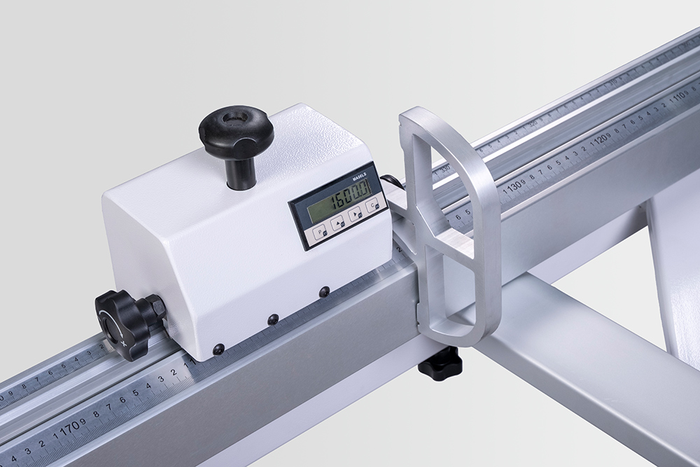 electronic ruler with rip fence