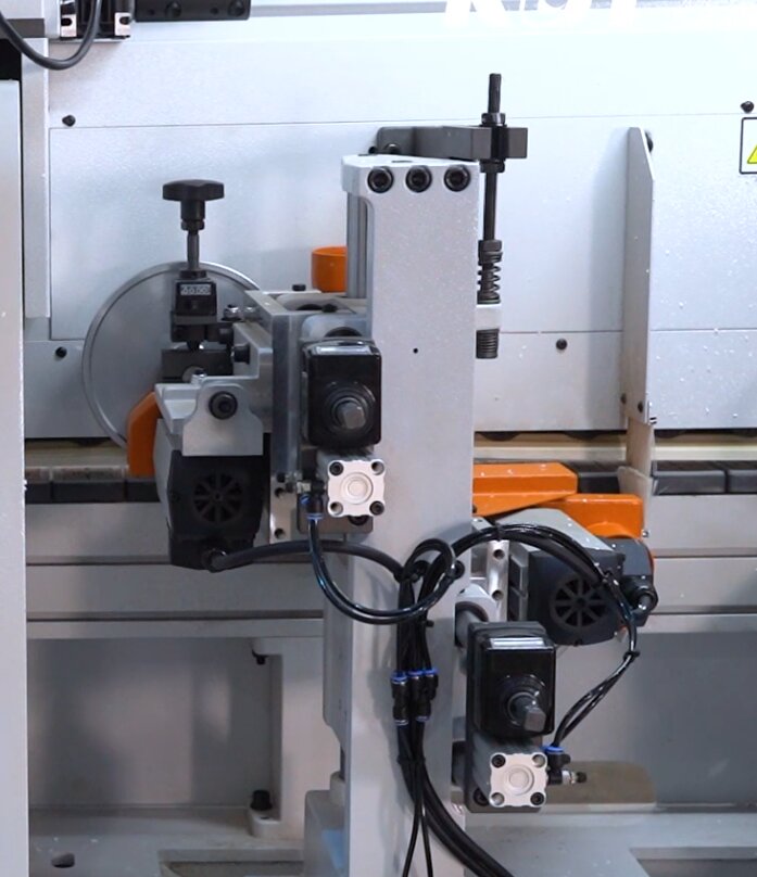 Trimming unit for profiled edge