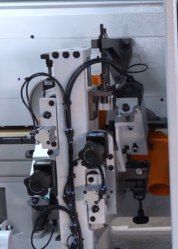 Trimming unit for straight edge