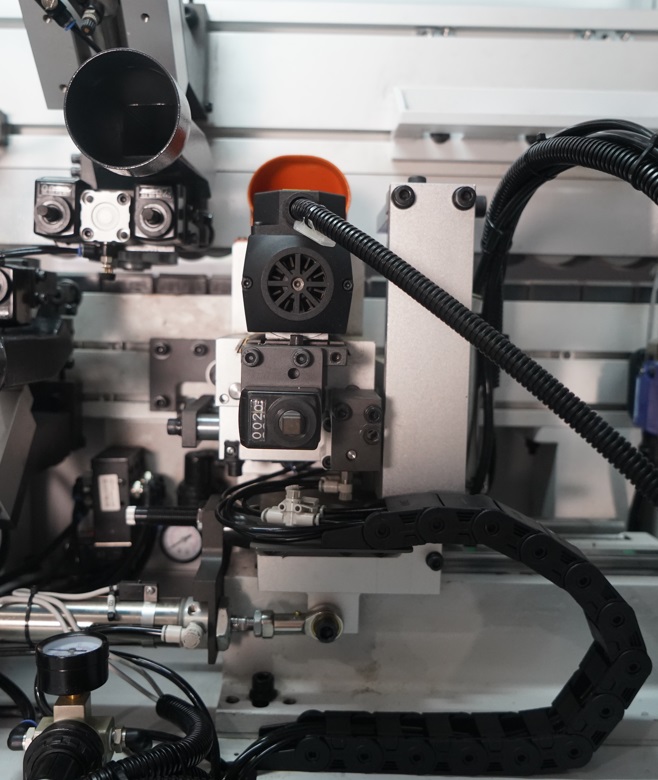 Corner rounding unit