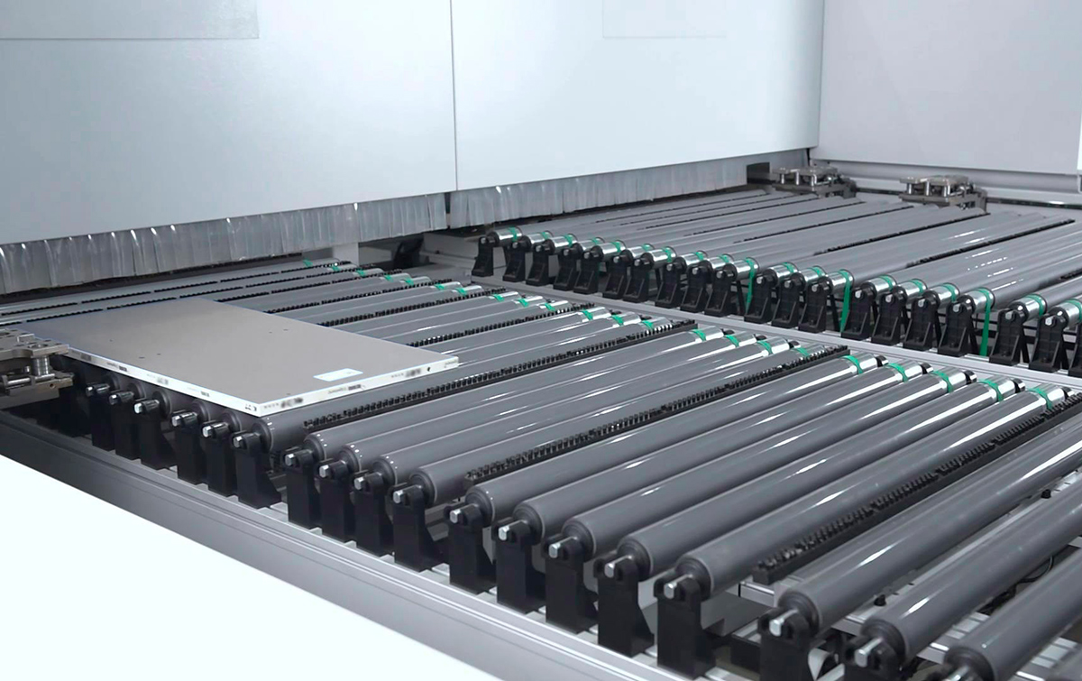 Rear unloading table