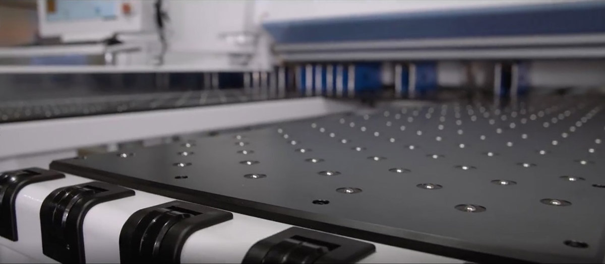work tables with air cushion for workpiece feeding