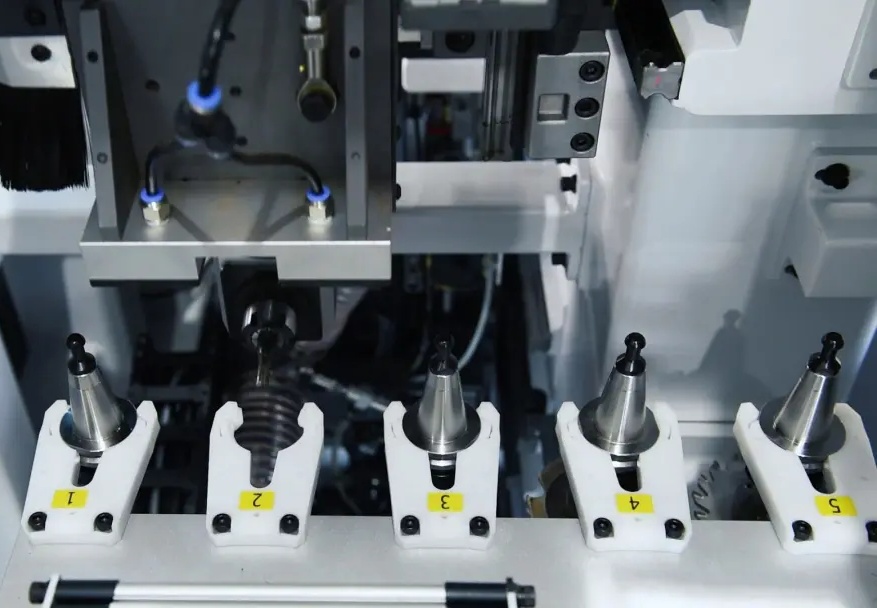 linear tool change