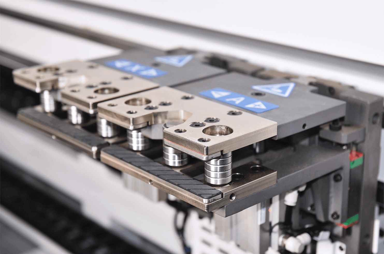 automatic workpiece holding clamps