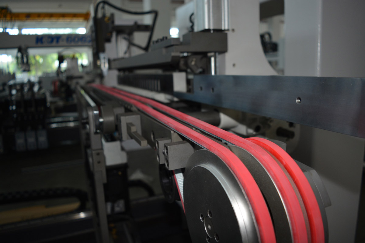 automatic feed of workpieces