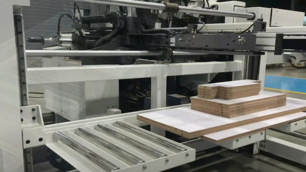 automatic unloading of workpieces